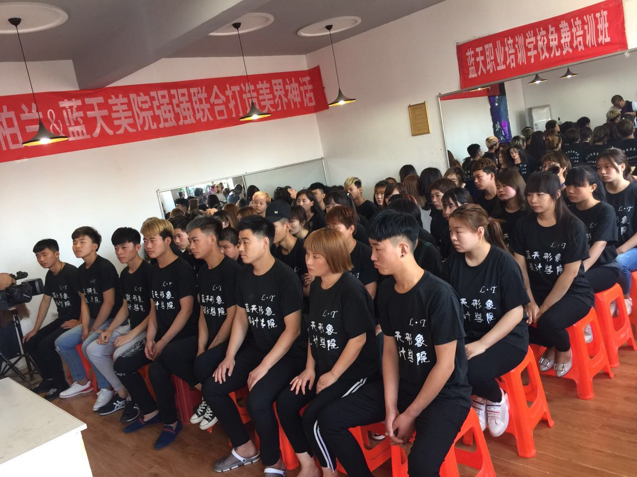 滄州藍(lán)天美容美發(fā)學(xué)校正規(guī)嗎? 滄州藍(lán)天美容美發(fā)學(xué)校正規(guī)嗎?
