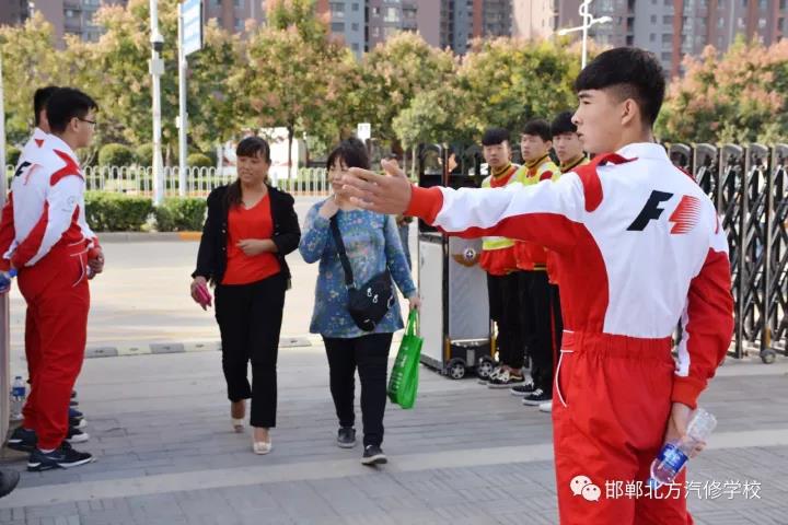 邯鄲北方汽修學(xué)校2017屆家長(zhǎng)會(huì)圓滿落幕 邯鄲北方汽修學(xué)校2017屆家長(zhǎng)會(huì)圓滿落幕
