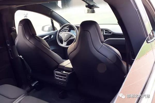 特斯拉新實踐車已到,學(xué)新能源電動專業(yè)就到邯鄲北方汽修學(xué)校 特斯拉新實踐車已到,學(xué)新能源電動專業(yè)就到邯鄲北方汽修學(xué)校