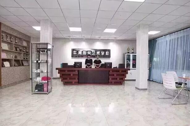 化妝師美麗夢想在此啟航...... 唐山牛燕美容美發(fā)化妝學校! 化妝師美麗夢想在此啟航...... 唐山牛燕美容美發(fā)化妝學校!