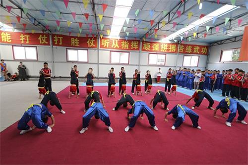 您的孩子讓您操心嗎?到這里來!河北武術(shù)學(xué)校給您一個驚喜! 您的孩子讓您操心嗎?到這里來!河北武術(shù)學(xué)校給您一個驚喜!