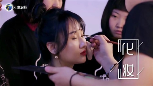 唐山于航美學(xué)形象設(shè)計(jì)培訓(xùn)學(xué)校接受天津電視臺(tái)專訪 唐山于航美學(xué)形象設(shè)計(jì)培訓(xùn)學(xué)校接受天津電視臺(tái)專訪