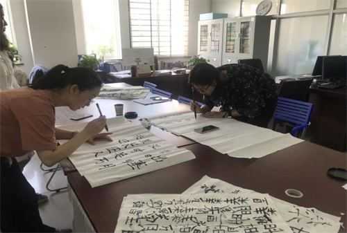 西安現(xiàn)代電子職業(yè)學校:熱愛文字書寫,傳承書法文化 西安現(xiàn)代電子職業(yè)學校:熱愛文字書寫,傳承書法文化
