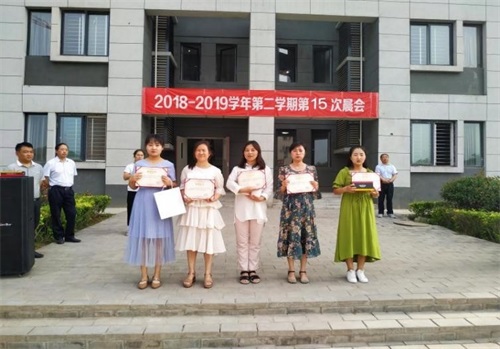西安現(xiàn)代電子職業(yè)學校:熱愛文字書寫,傳承書法文化 西安現(xiàn)代電子職業(yè)學校:熱愛文字書寫,傳承書法文化