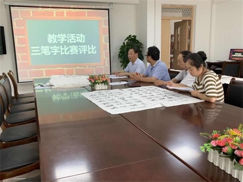 西安現(xiàn)代電子職業(yè)學校:熱愛文字書寫,傳承書法文化 西安現(xiàn)代電子職業(yè)學校:熱愛文字書寫,傳承書法文化