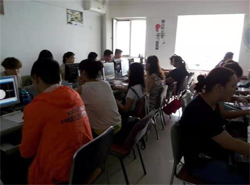 石家莊東文裝飾設(shè)計(jì)培訓(xùn)學(xué)校老師教學(xué)專業(yè)嗎? 石家莊東文裝飾設(shè)計(jì)培訓(xùn)學(xué)校老師教學(xué)專業(yè)嗎?