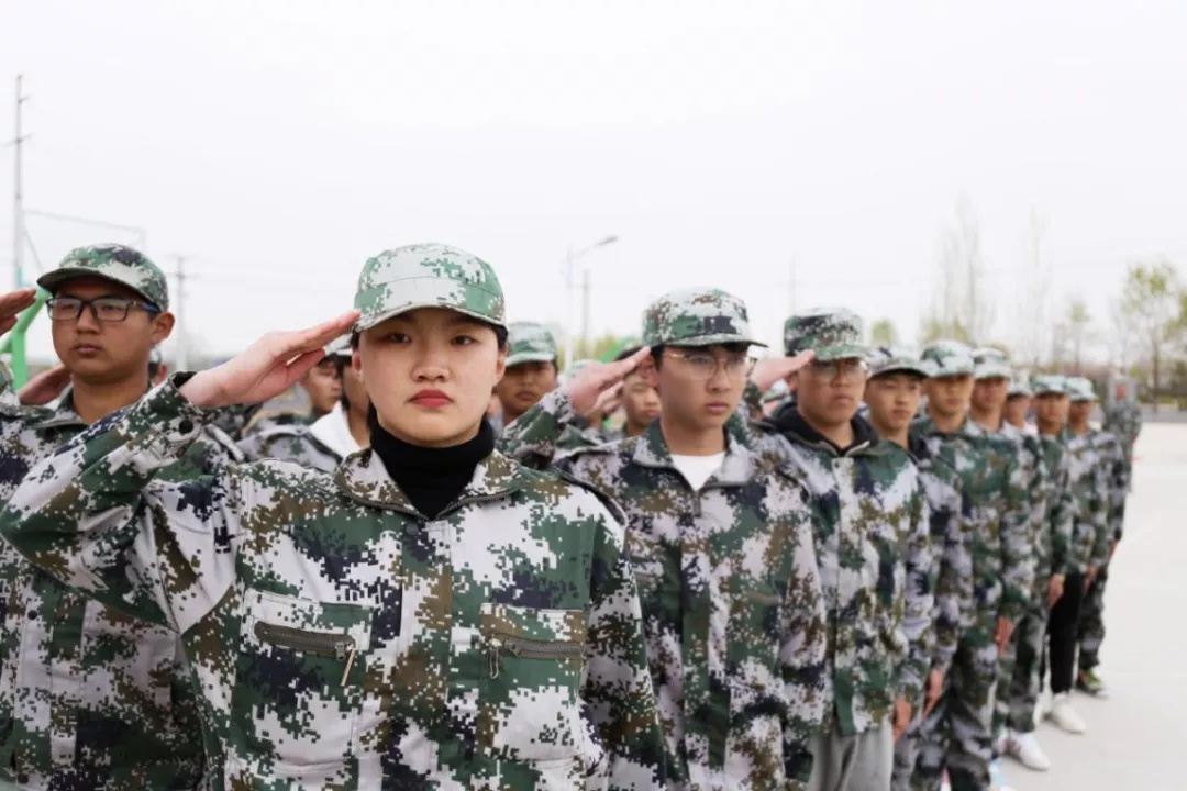 挑戰(zhàn)自我,勇于拼搏——蘭州新華互聯(lián)網(wǎng)中等職業(yè)學(xué)校春訓(xùn)總結(jié)大會 挑戰(zhàn)自我,勇于拼搏——蘭州新華互聯(lián)網(wǎng)中等職業(yè)學(xué)校春訓(xùn)總結(jié)大會