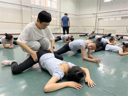 唐山藝術(shù)學(xué)校舞蹈課程招收小學(xué)生嗎? 唐山藝術(shù)學(xué)校舞蹈課程招收小學(xué)生嗎?