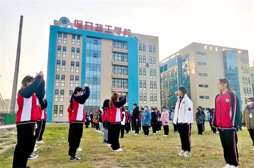 _W(xu)У2022