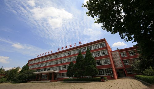 中國洛陽一拖技師學(xué)院有何辦學(xué)特色? 中國洛陽一拖技師學(xué)院有何辦學(xué)特色?