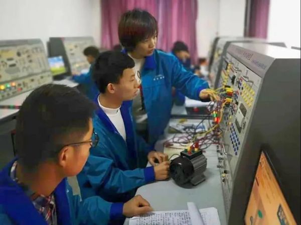 如何報考西安鐵路高級技工學(xué)校?學(xué)校推行了哪些獎助政策? 如何報考西安鐵路高級技工學(xué)校?學(xué)校推行了哪些獎助政策?
